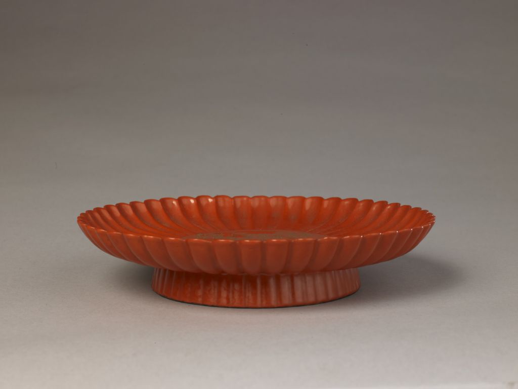 图片[1]-Qianlong style imitation vermilion lacquer chrysanthemum petal plate-China Archive